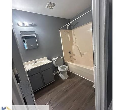 5th image of 428 Jones St #1