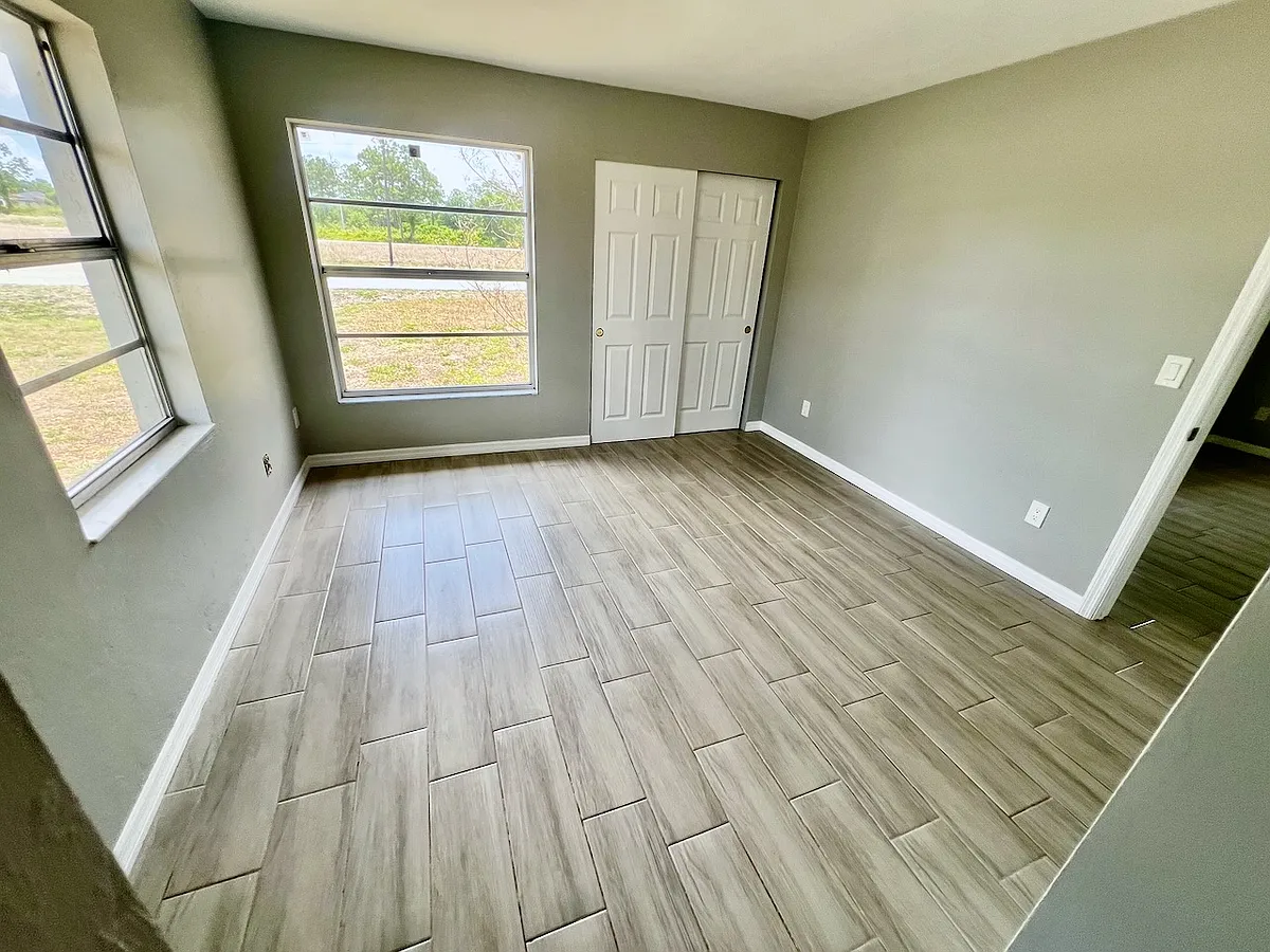 Master Bedroom - 1135 Joel Blvd