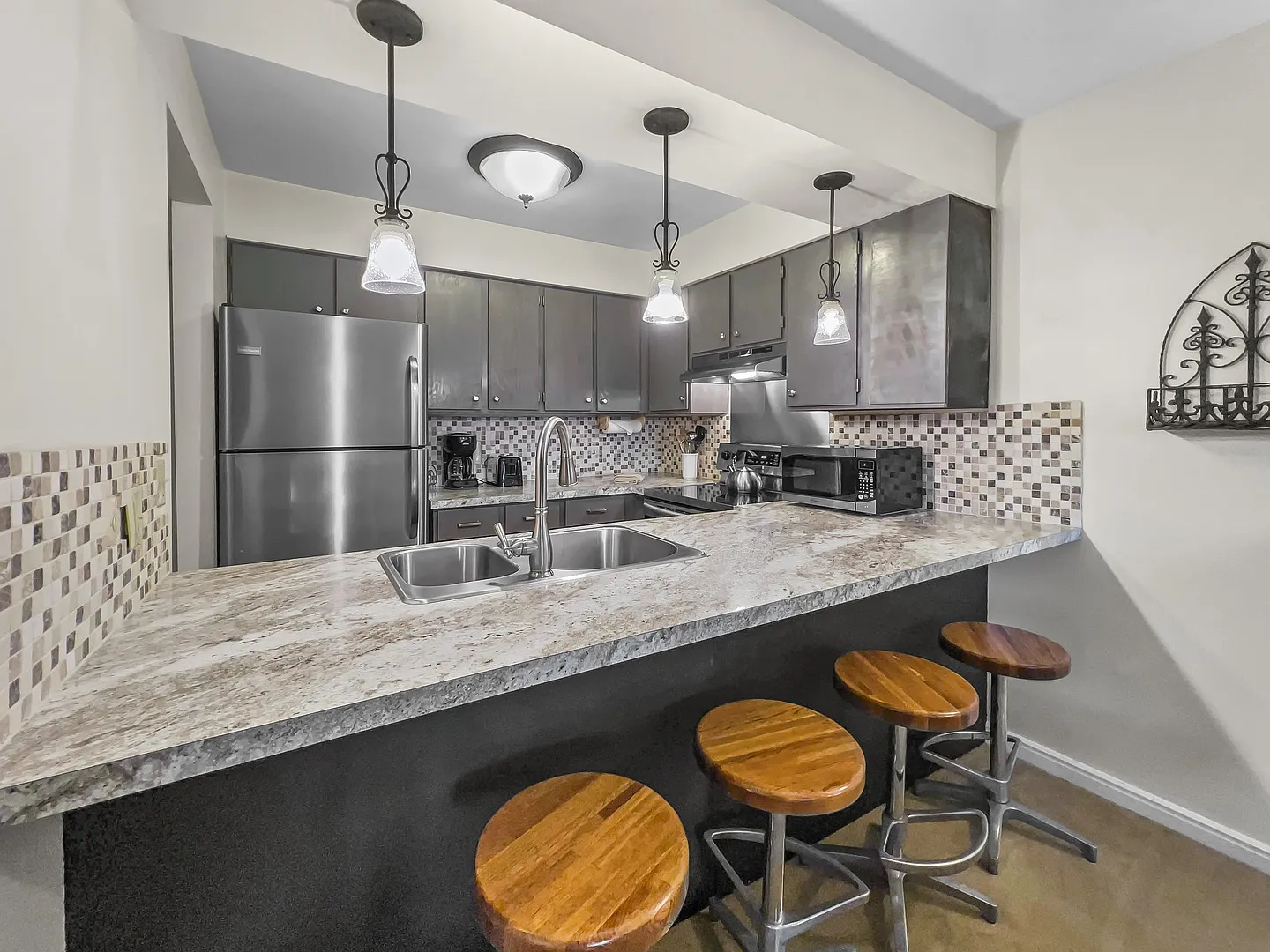 2 bed, 887 sqft, $3,600 — Photo 3