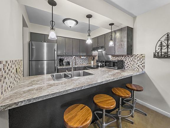 3rd image of 1525 Park Ave #103