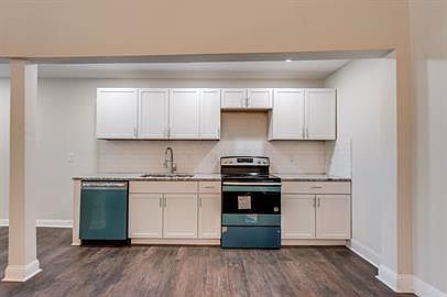3rd image of 4821 Ash Ln #4823