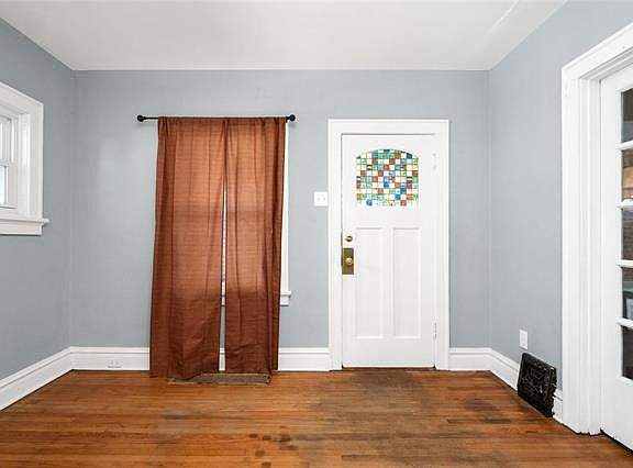 4th image of 330 Degenhardt Ave