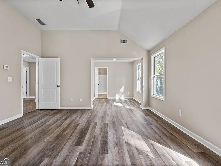 475 Louise Way — Photo 19