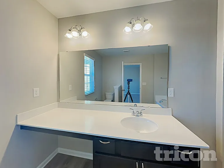 312 Winston Ln — Photo 9