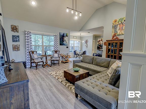 4th image of 20752 Southwood St