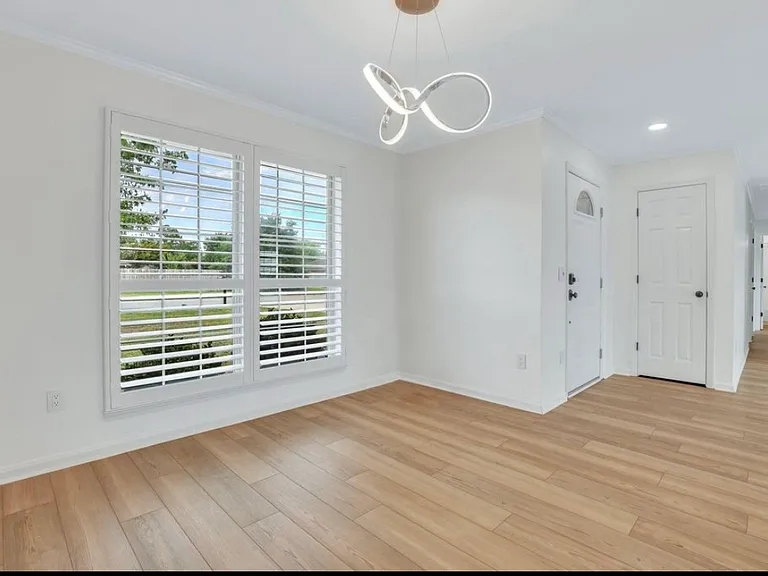 138 Wayfair Ln — Photo 4