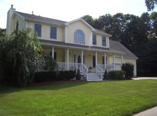 2 Nutmeg Cir, Coventry, RI 02816