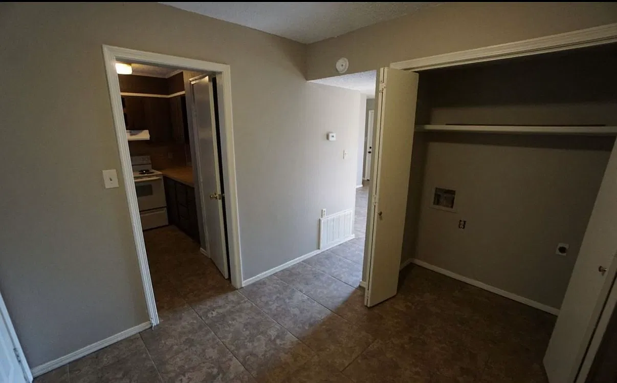 2 bed, 1.5 bath, 1120 sqft, $825 — Photo 3