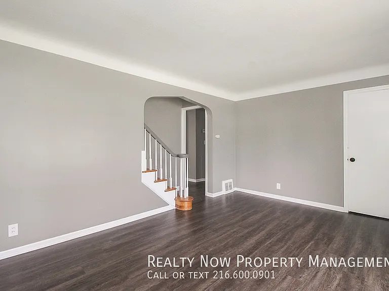 11912 Derby Ave — Photo 12