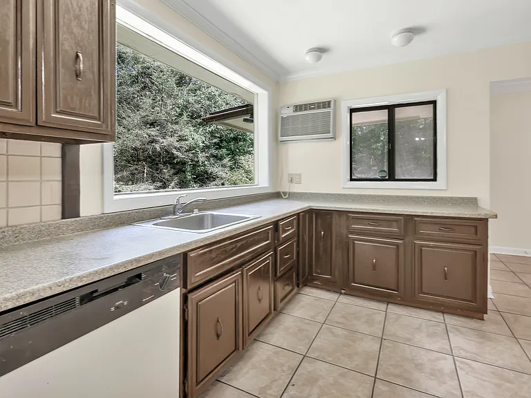 21 Old Redding Rd — Photo 18
