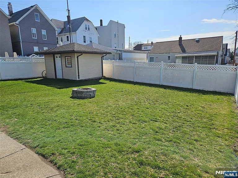 11 Alpine St — Photo 2