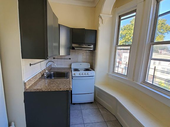 5th image of 143 Hawthorne Ave