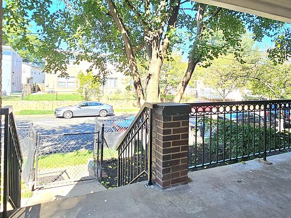 3rd image of 1229 Savannah Pl SE