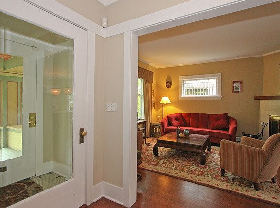 3rd image of 407 N Elmwood Ave