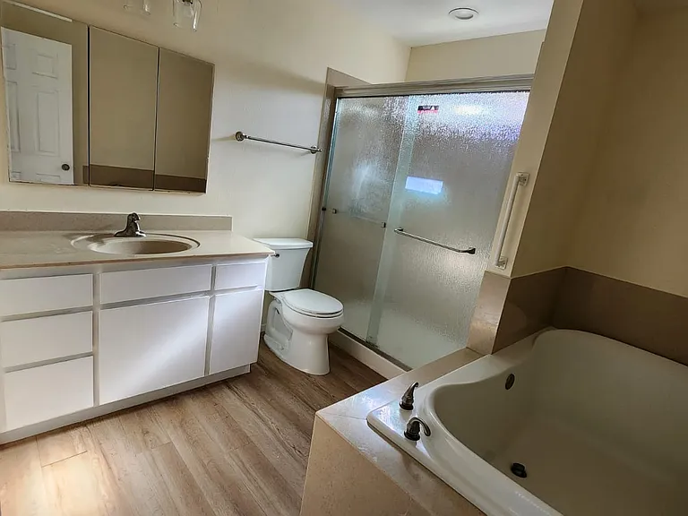 1385 Wimbledon Ct — Photo 13