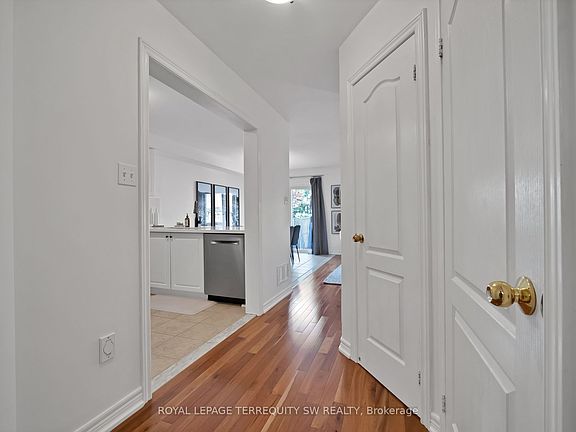 3rd image of 52 Goode St