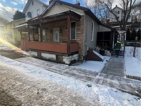 471 Market St, Leechburg, PA 15656