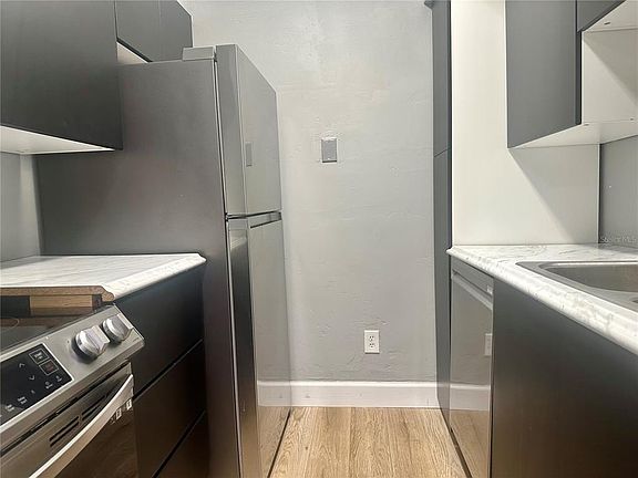 5th image of 435 Wymore Rd #207