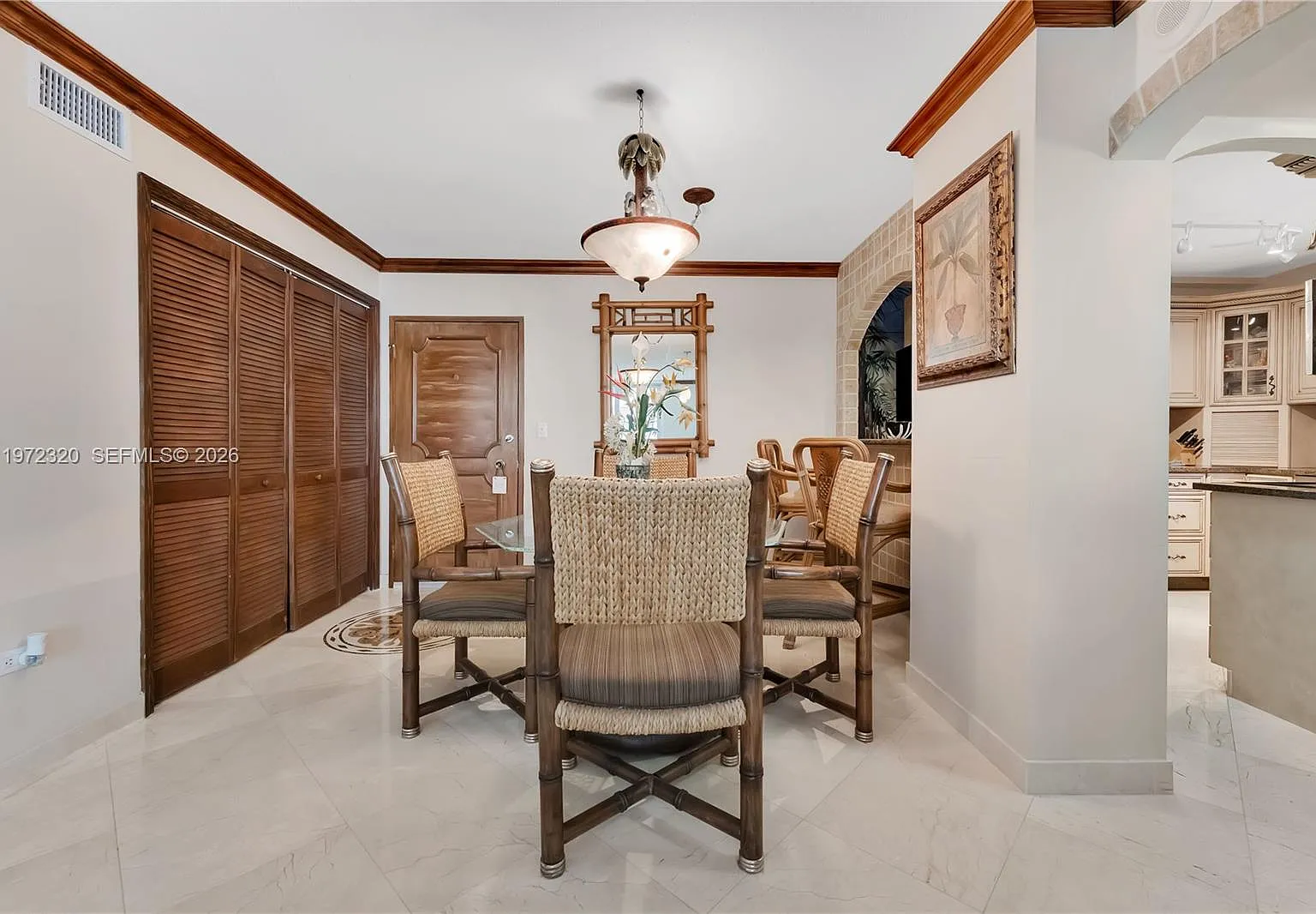 Oceanside Plaza Condo — Photo 3