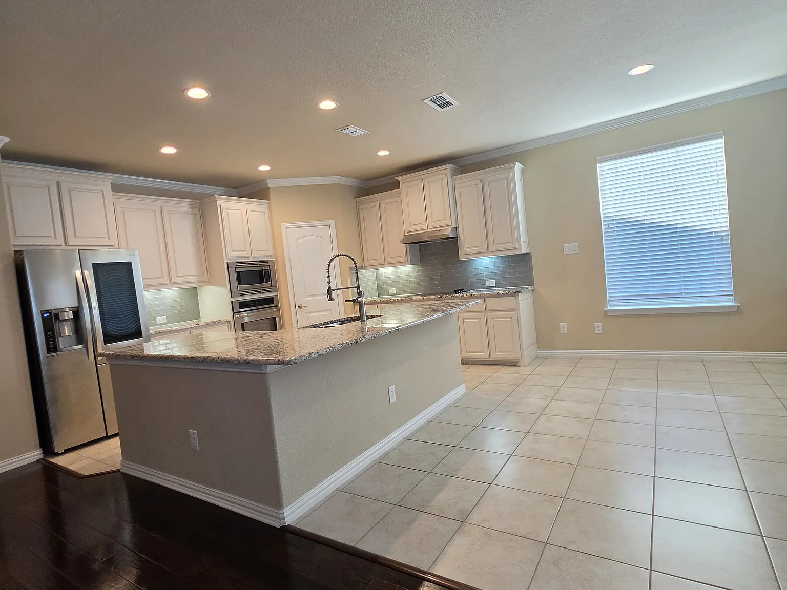 430 Brookdale Dr — Photo 3
