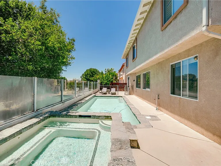 45277 Chateau Ct — Photo 11