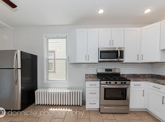 3rd image of 2723 N Hamlin Ave APT 1