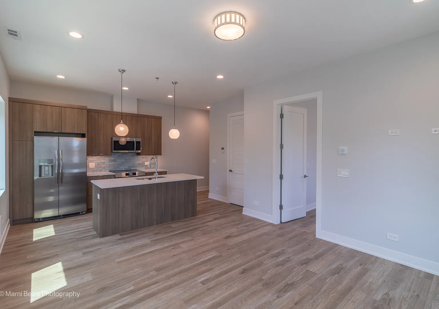 2 bed, 926 sqft, $2,100 — Photo 3