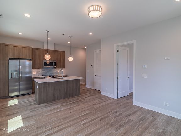 3rd image of 6302 S Champlain Ave #2E