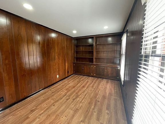 3rd image of 10806 Dartford Pl