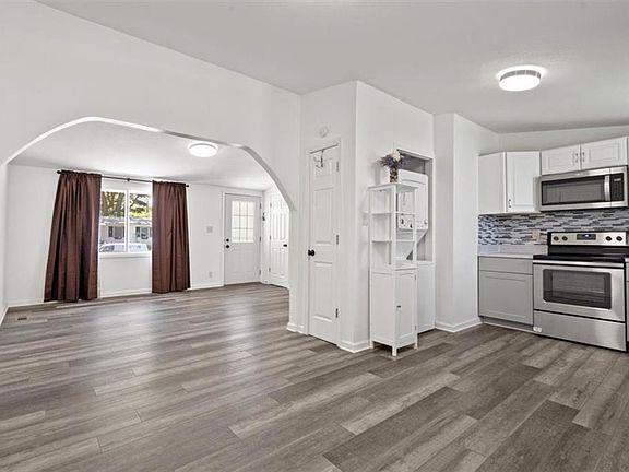 4th image of 18510 E 5th Ter N