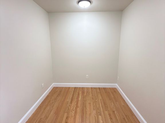 5th image of 950 Bay St APT 16