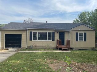 3927 Valley View Rd, Leavenworth, KS 66048