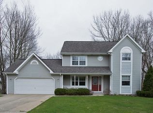1020 Wickford Dr, Kalamazoo, MI 49009