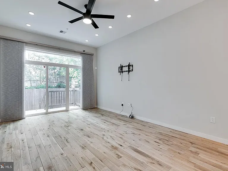 1825 Ginnodo St #1R — Photo 8