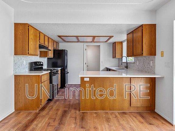 3rd image of 10305 E Oak Creek Valley Dr