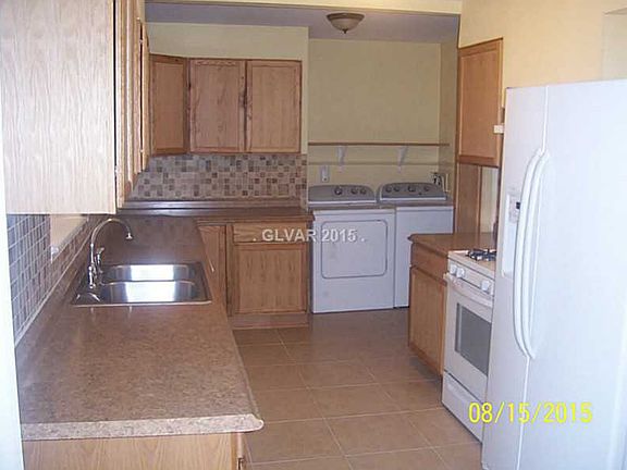 4th image of 1112 Leonard Ave