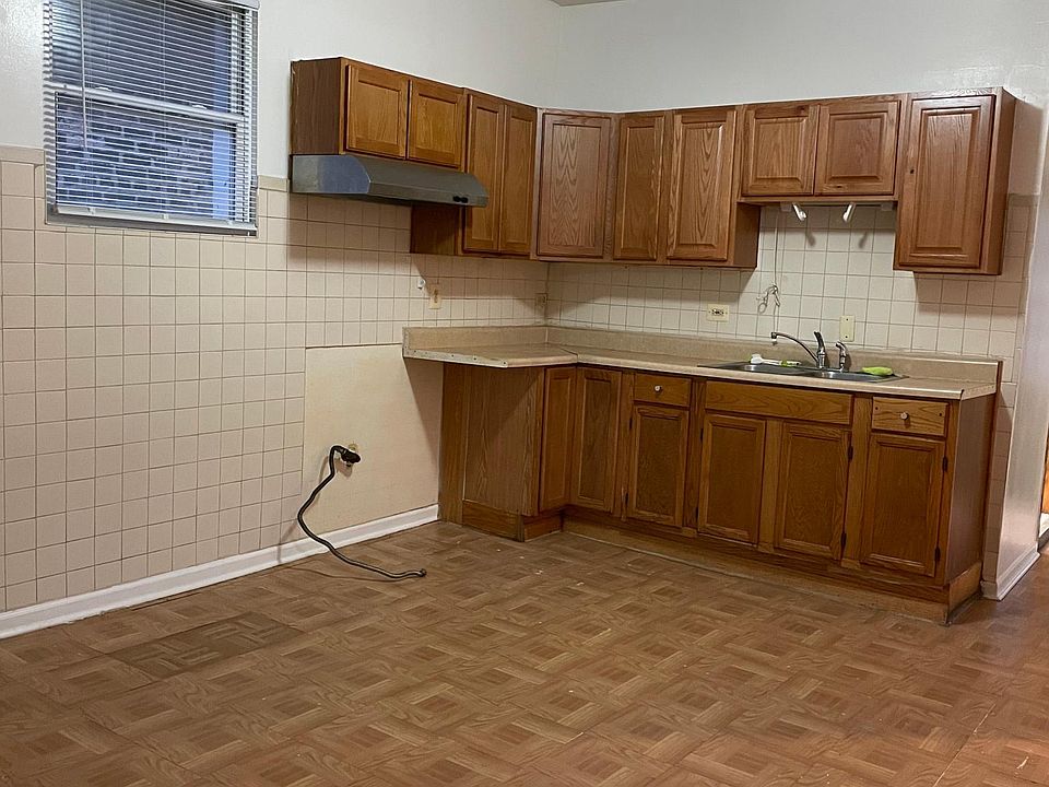 1st image of 829 N Kostner Ave #2