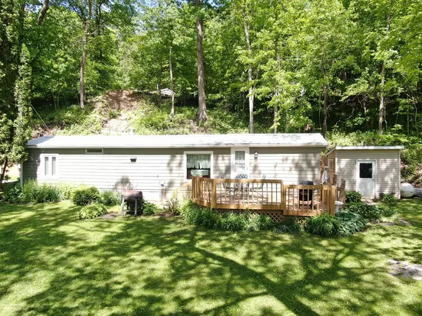 2632 Northern Pike Ln, Lansing, IA 52151