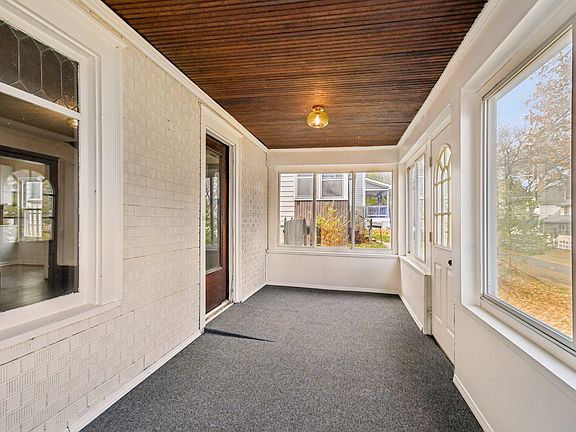 3rd image of 874 Margaret St