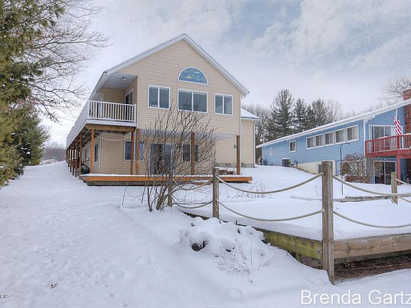3rd image of 17096 Winona Ln