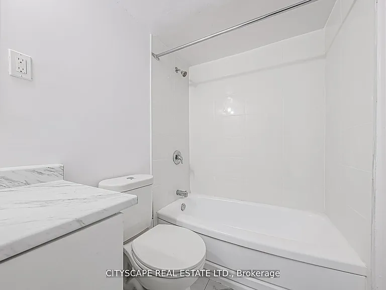 1442 Lawrence Ave W #816 — Photo 11