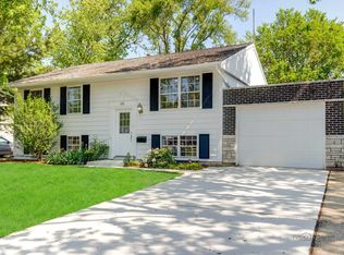 738 Surrey Dr, Streamwood, IL 60107