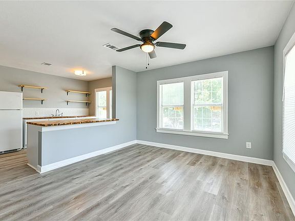 4th image of 4615 Schroeder St #3