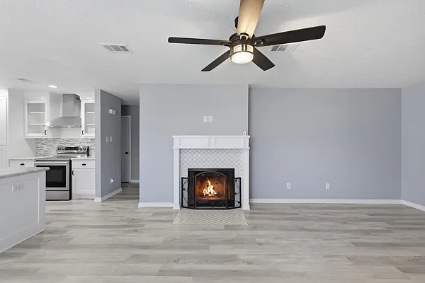 2100 Windsor Dr #11 — Photo 7