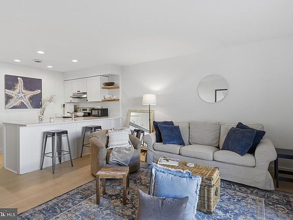 5th image of 104 127th St Unit 121