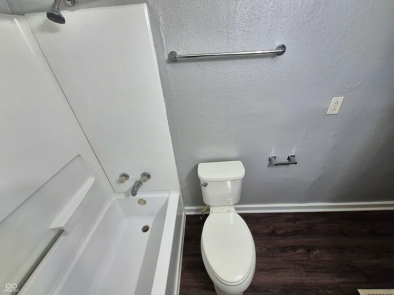 3338 N Kenwood Ave — Photo 24