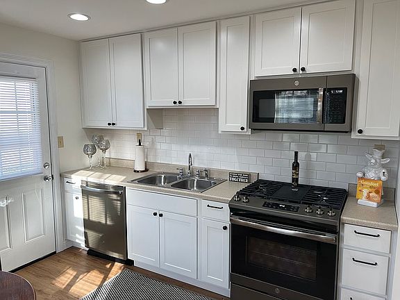 3rd image of 903 Ellen Dr