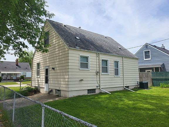 3rd image of 15806 Meyer Ave