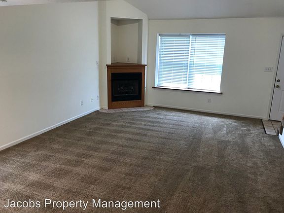 3rd image of 5002 Carrieridge Dr