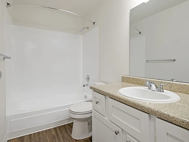 Alvista 240 — Photo 38